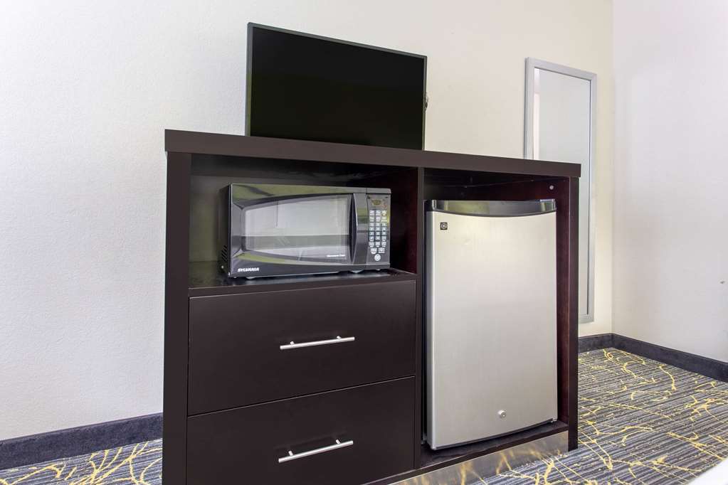 AmericInn by Wyndham Delafield Waukesha Milwaukee - photo 7