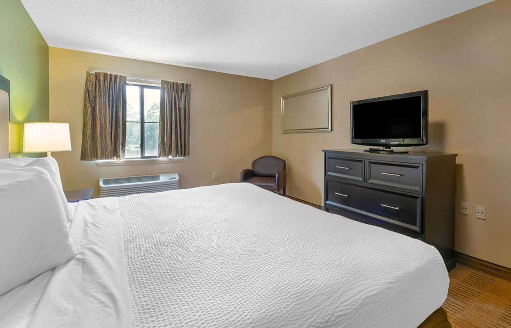 Suburban Studios Cary RDU Airport - photo 28