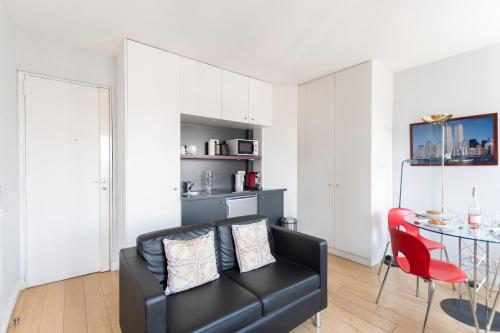 Guestready Cozy Apartment with Eiffel Tower View - last minute hotel in Paris