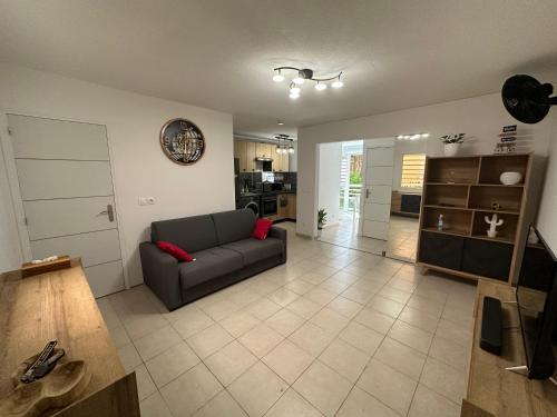 Location T2 Meublé Baie Mahault Convenance — 4-Star Luxury Hotel in Baie-Mahault, Guadeloupe