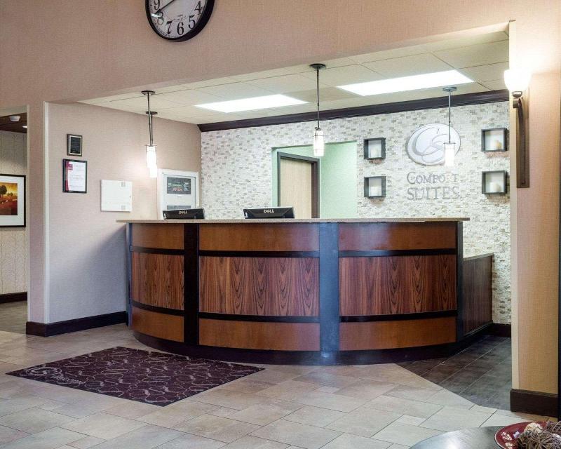 Russell Inn and Suites - photo 12