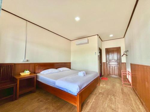 Dondet Vixay Sunset And River View in Unknown City, Laos