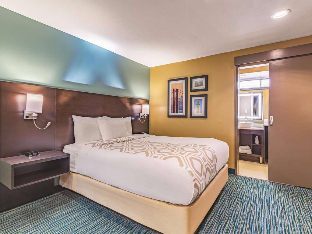 La Quinta Inn & Suites by Wyndham San Francisco Airport West - photo 46