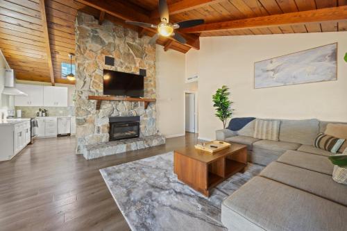 373EW 373 East Whittley — Avalon — photo 5
