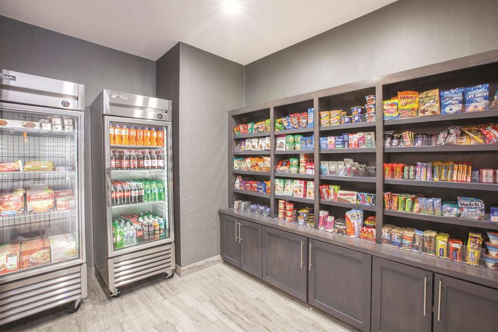 La Quinta Inn & Suites by Wyndham Kingsville - photo 30