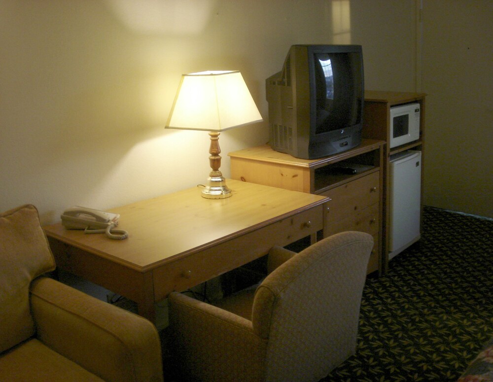 Rogue Valley Inn - photo 9