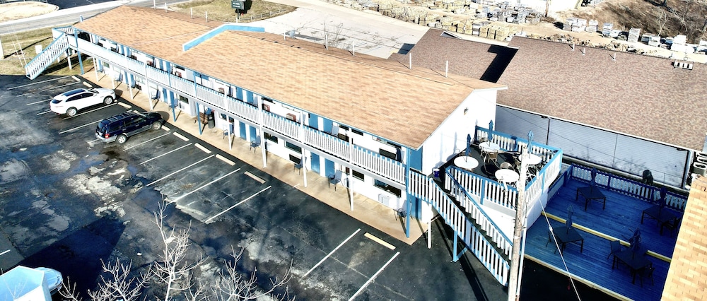 Ozark Inn & Suites - photo 19