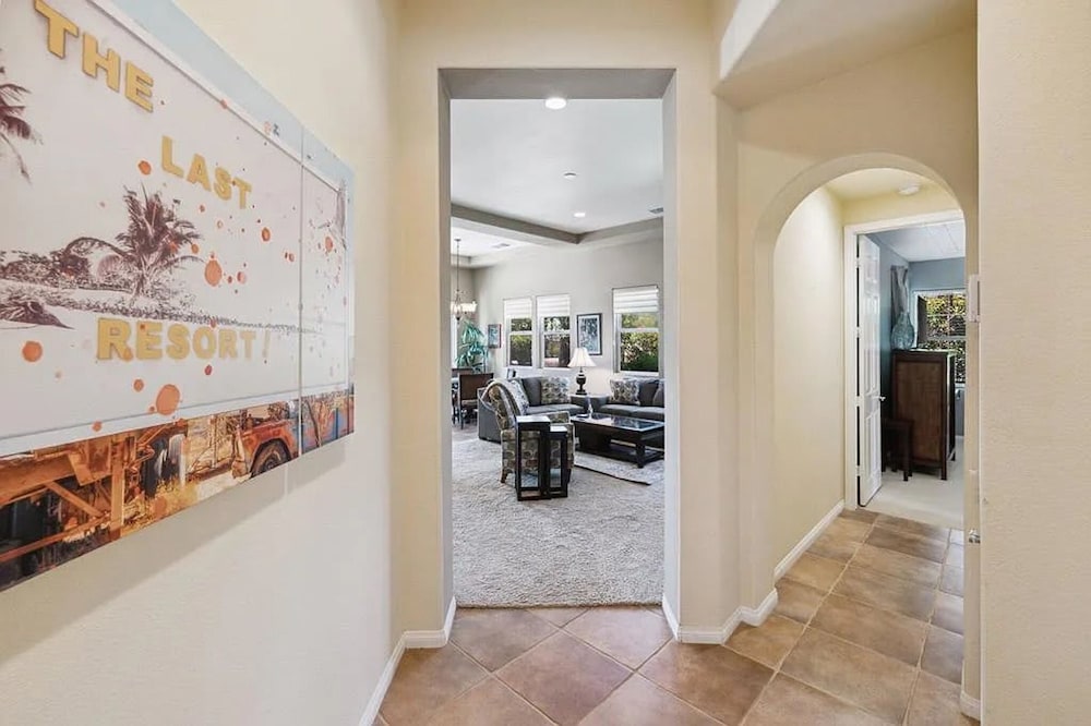 Stylish 2BR w Spa Patio - last minute hotel in La Quinta