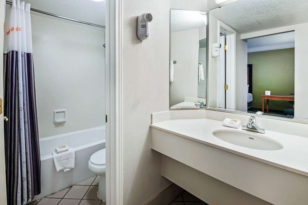 La Quinta Inn by Wyndham Amarillo Mid City - photo 17