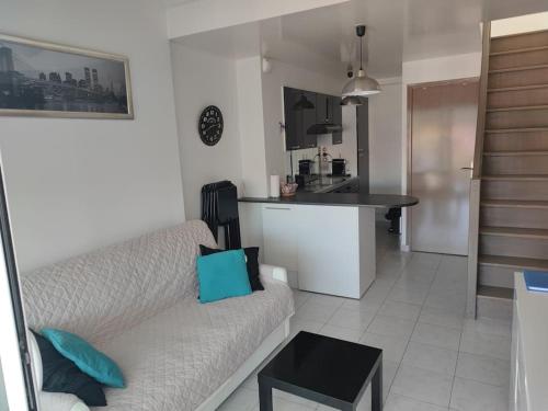 Studio Avec Mezzanine Classe 3 Etoiles En Bord de Mer in Saint-Cyprien, France