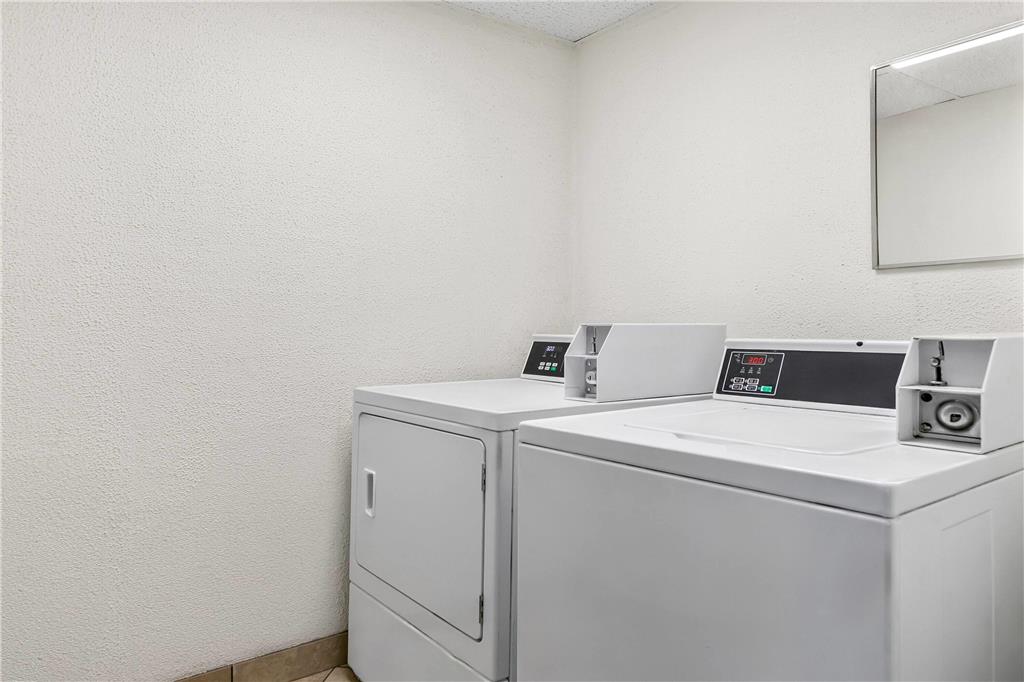 Days Inn by Wyndham Seneca Clemson Area - photo 29