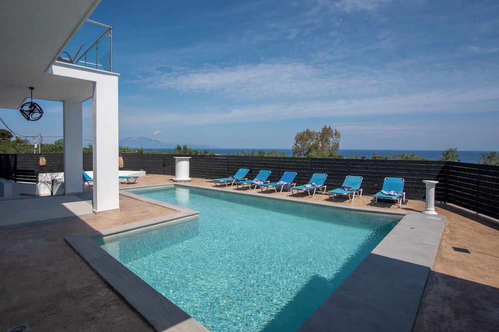 Gigi Star Luxury ApartVilla with Pool Sea View — 4-Star Luxury Hotel in Zakynthos, Greece