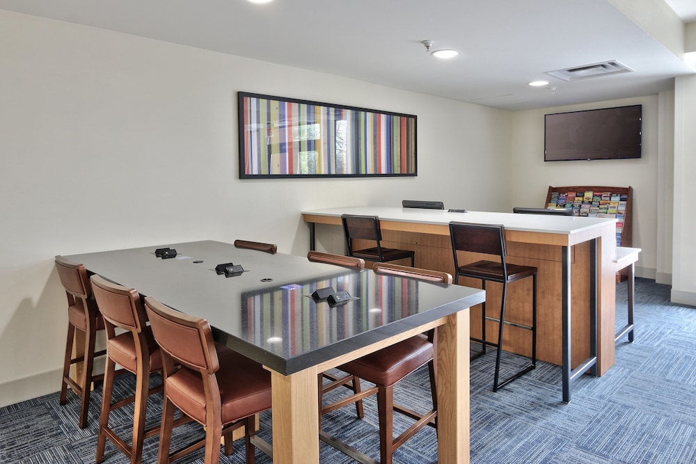 Holiday Inn Express & Suites Albuquerque Historic Old Town by IHG - photo 43