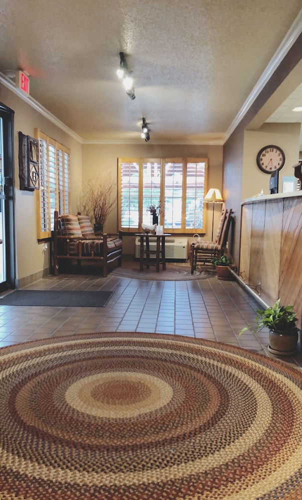 Covered Wagon Motel - photo 3