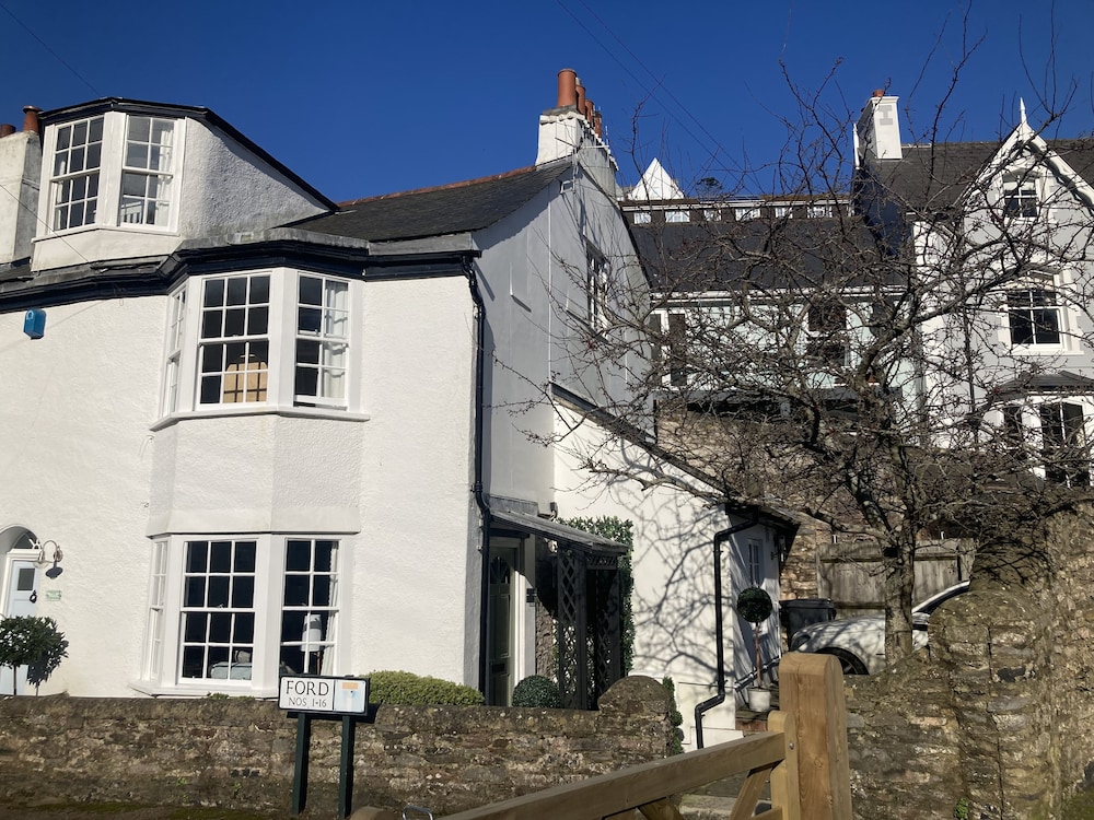 Nookie Cottage — 4-Star Luxury Hotel in Dartmouth, United Kingdom