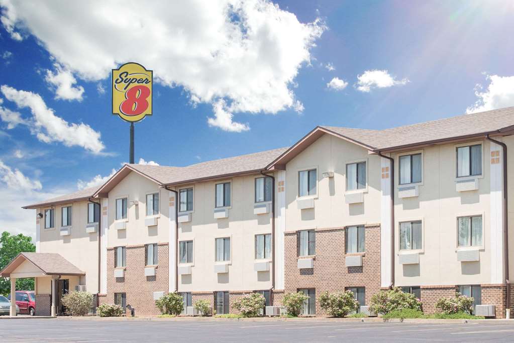 Super 8 by Wyndham Abilene KS - featured photo