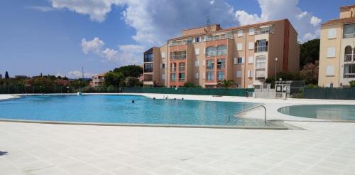 Cosy Family Cocoon with Beautiful Loggia in Frejus, France