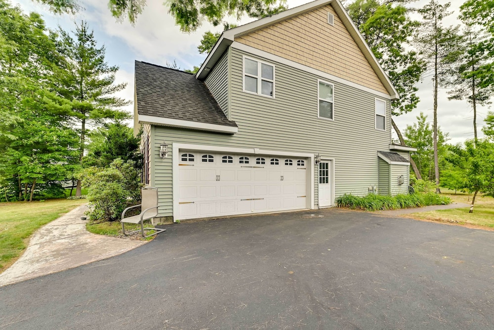 Woodsy Ballston Spa Home 4 Mi to State Park — 4-Star Luxury Hotel in Ballston Spa, United States