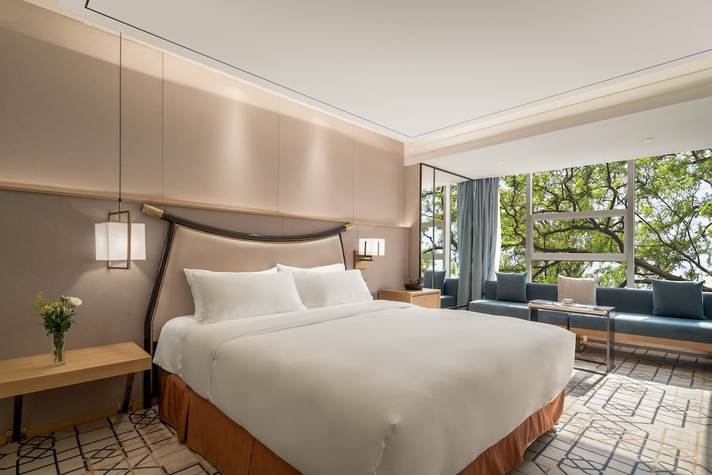 Minshan Lhasa Grand Hotel — 4-Star Luxury Hotel in Chengdu, People's Republic of China