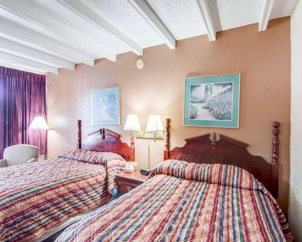 Econo Lodge Galax VA - photo 12