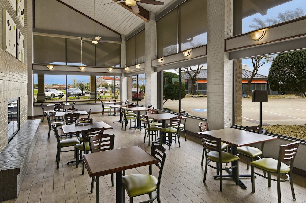 Red Roof Inn & Suites Irving DFW Airport South - photo 7
