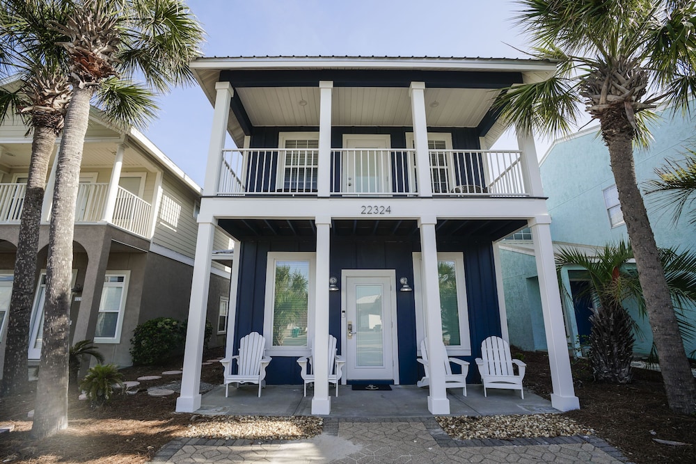 Sunnyside Up by Panhandle Getaways — 4-Star Luxury Hotel in Panama City Beach, United States