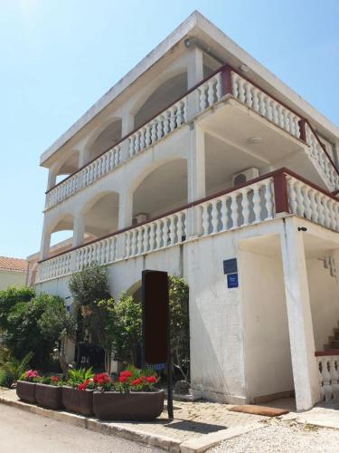 Bozica 70m from the beach & parking A3 in Vir, Croatia