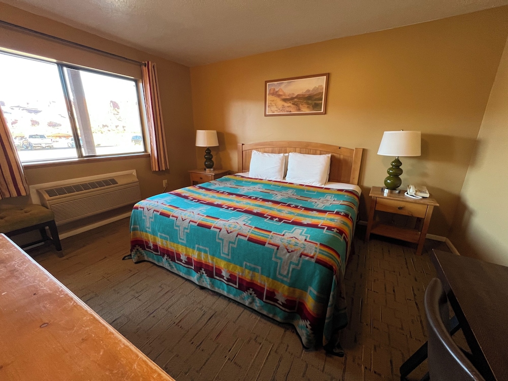 The Rim Rock Inn - photo 22