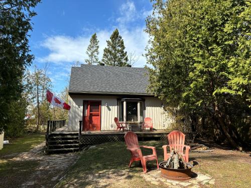 The Louise Artistic Haven by the Beach — hotel near Wiarton Airport