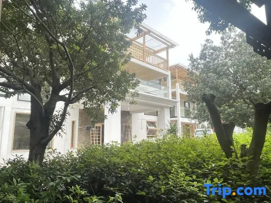 Crane garden - carbon neutral hotel in Jiujiang