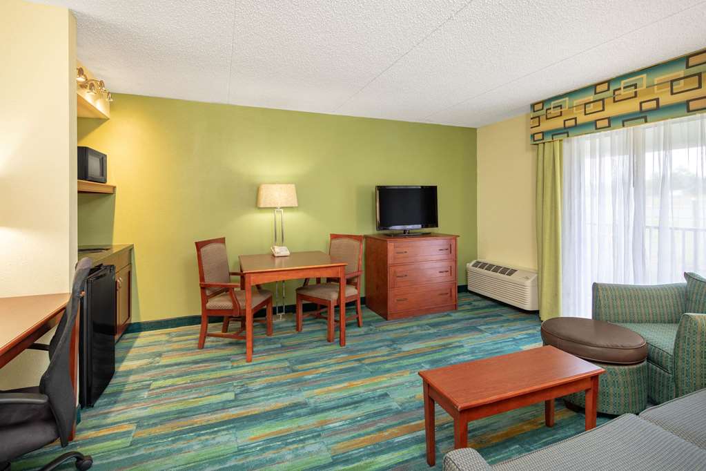 Wingate by Wyndham Valdosta Moody AFB - photo 5