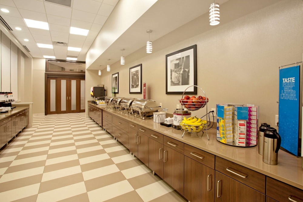 Hampton Inn & Suites Minneapolis Downtown - photo 33