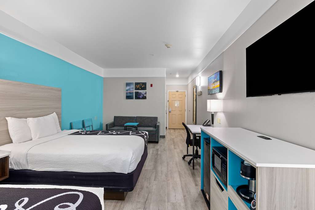 La Quinta Inn & Suites by Wyndham Raymondville - photo 43