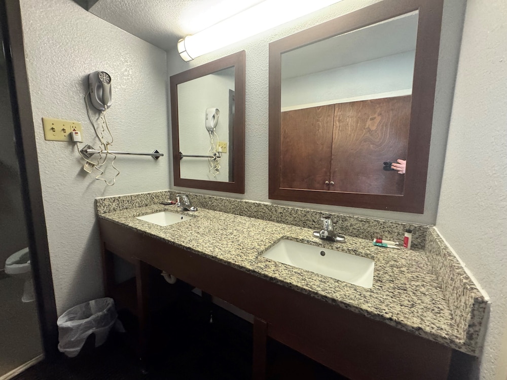 AmericInn by Wyndham Memphis East - photo 21