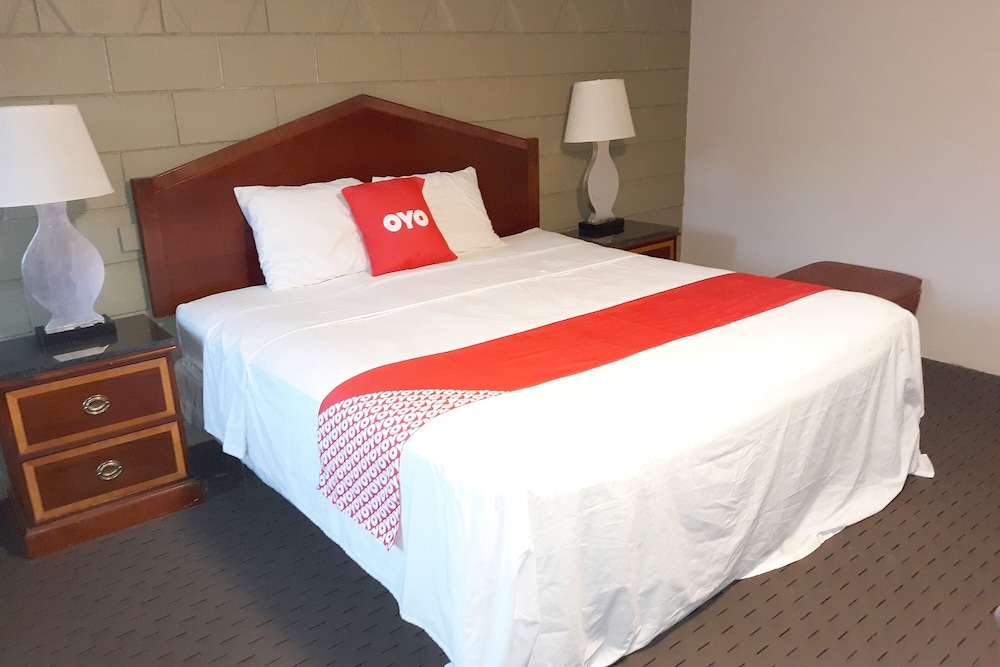 OYO Hotel Malden MA Broadway - photo 23