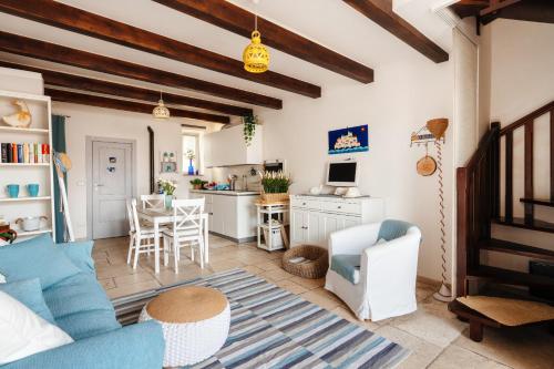 Le dimore di Ines casa vacanze con piscina — 4-Star Luxury Hotel in Locorotondo, Italy