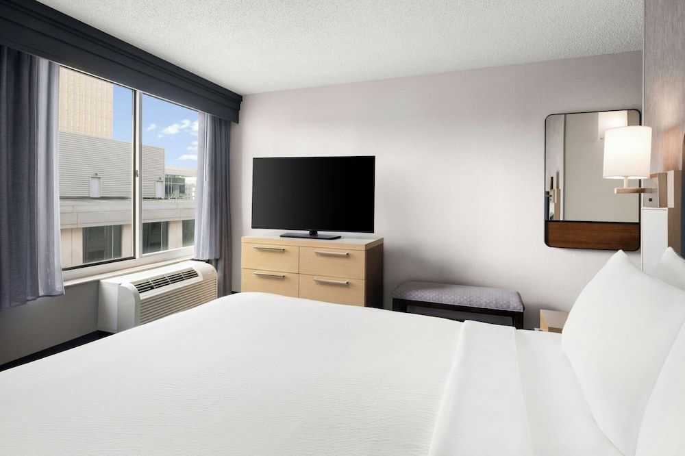 Courtyard by Marriott Charlotte City Center - photo 9