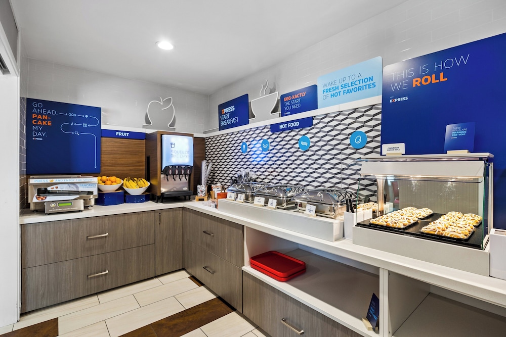 Holiday Inn Express Sunnyvale Silicon Valley by IHG - photo 53