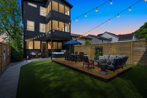 Sophisticated Sanctuary Hot Tub Outdoor Haven — 4-Star Luxury Hotel in Nashville, United States