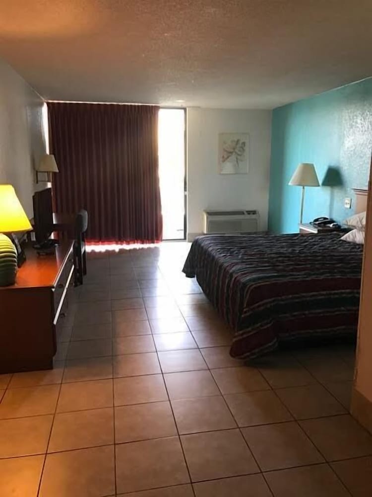 Howard Johnson by Wyndham Winter Haven FL - photo 32
