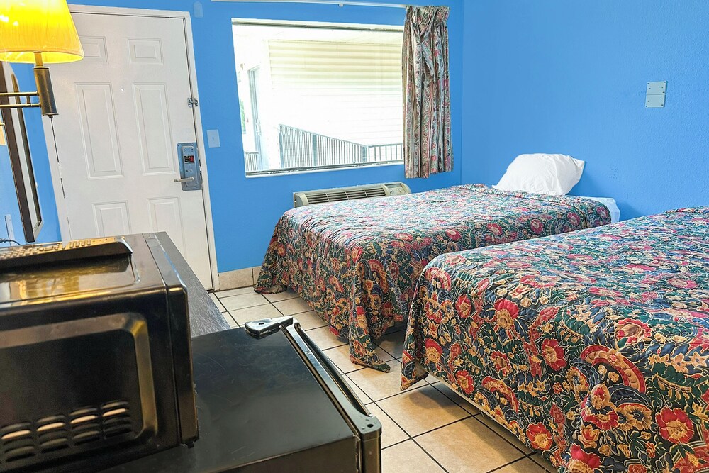 Luxury Inn by OYO Albany - photo 27