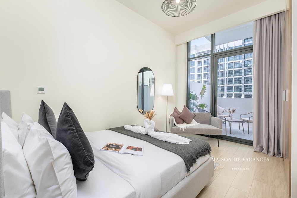 Large Balcony Studio 10 Minutes From Dubai Mall — 4-Star Luxury Hotel in Dubai, United Arab Emirates