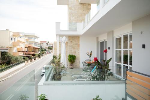 The Teacher's Home 2 minutes away from the beach — 4-Star Luxury Hotel in Galatas, Greece