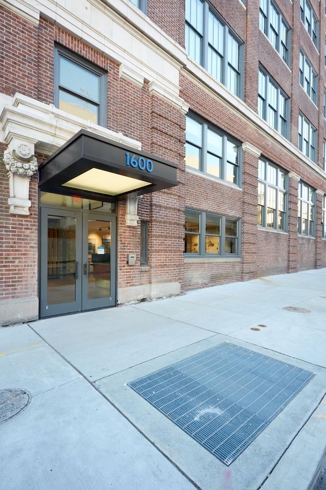 Contemporary Museum District Suites By Sonder in Philadelphia, United States