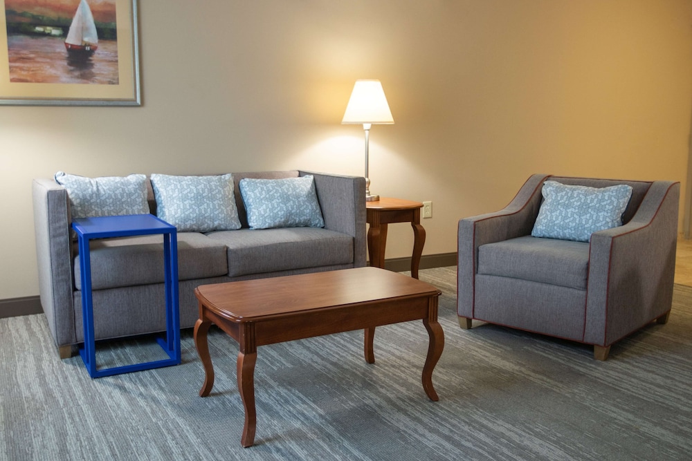 Hampton Inn Gloucester - photo 16