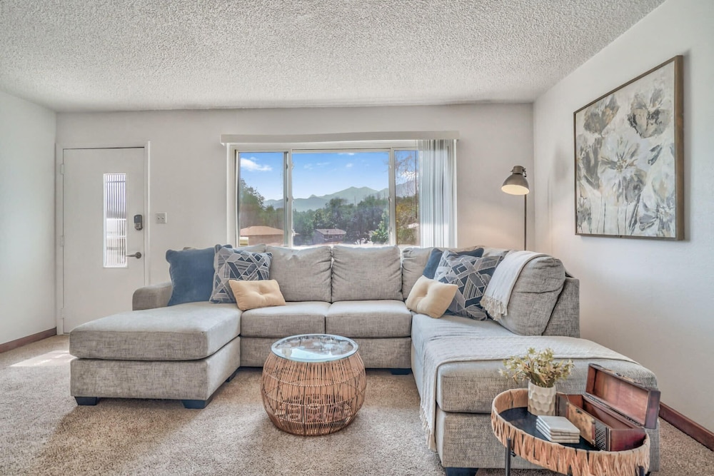 4brnear Garden Of The Gods With Large Yard in Colorado Springs, United States