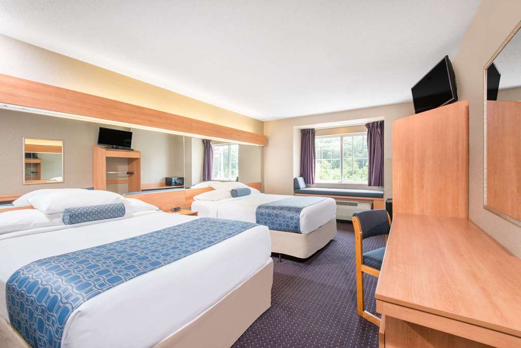 Microtel Inn & Suites by Wyndham Hazelton Bruceton Mills - photo 6
