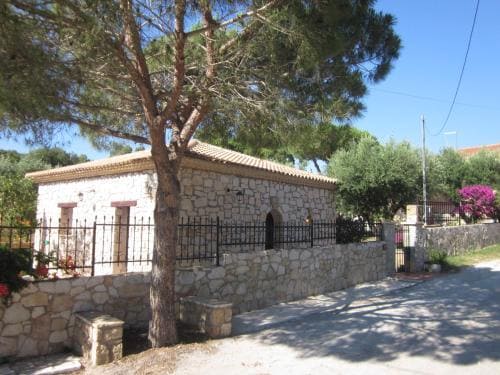 Artemis Pansion - carbon neutral hotel in Sikyon