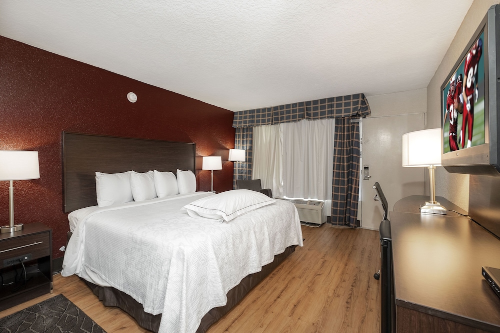 Red Roof Inn PLUS St Augustine - carbon neutral hotel in Saint Augustine