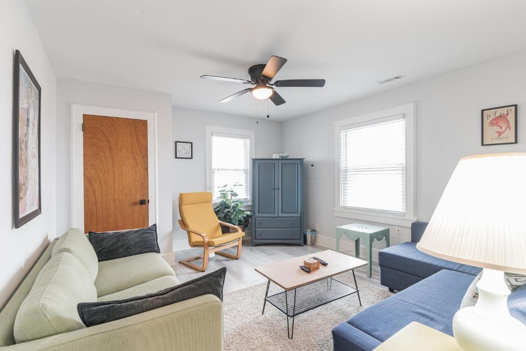 Large Patio with Ocean Views Beach Block Parking Unit 3 — 4-Star Luxury Hotel in Ventnor City, United States